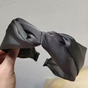 SATIN KNOTTED HEADBAND in Dark Grey